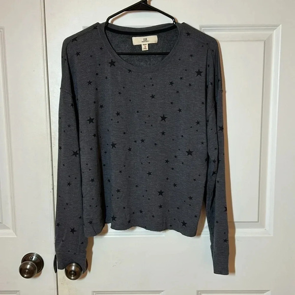 Thread and supply star sweatshirt size medium gray, black lightweight, crewneck - Picture 2 of 6